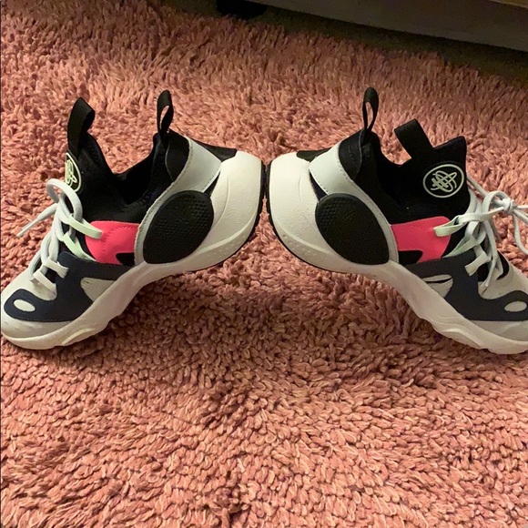Huarache E.D.G.E. GS 'Pure Platinum' - Picture 4 of 6